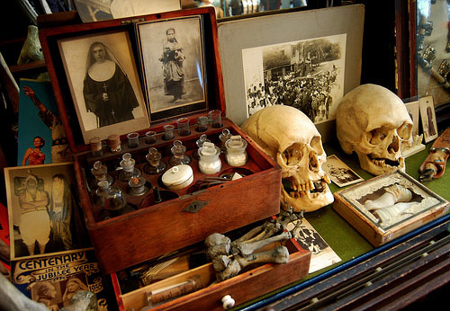 Obscura Antiques